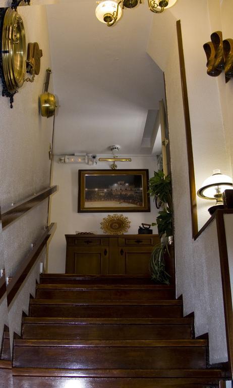 Hostal Navasfrias Salamanca Exterior photo